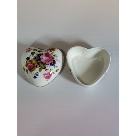 Vtg Royal Windsor Heart Shaped Floral Rose Trinket Box Fine Bone China England - Picture 4 of 6